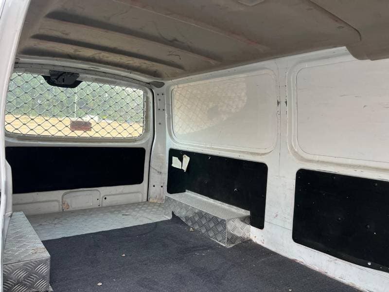 2022 Nissan Urvan STANDARD thumbnail 8