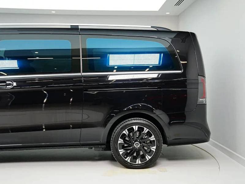 2026 Mercedes Benz V300 AVANTGARDE thumbnail 7