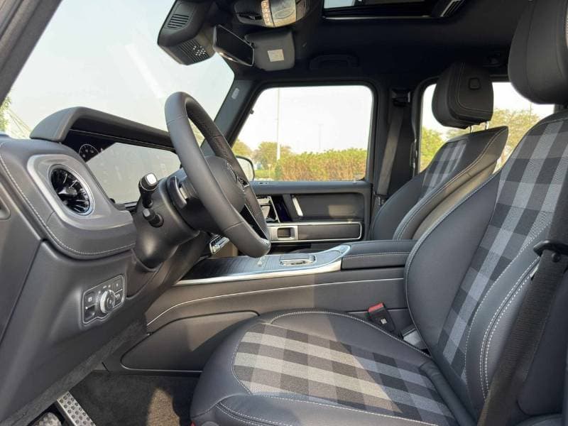 2025 Mercedes Benz G500 thumbnail 6