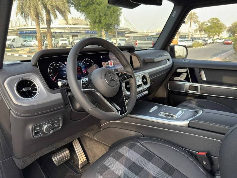2025 Mercedes Benz G500 thumbnail 8