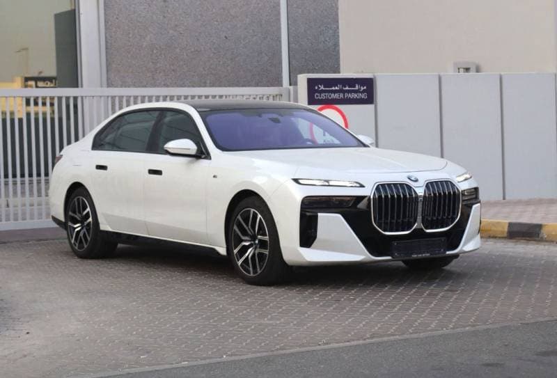 2023 BMW 735i M SPORT thumbnail 2