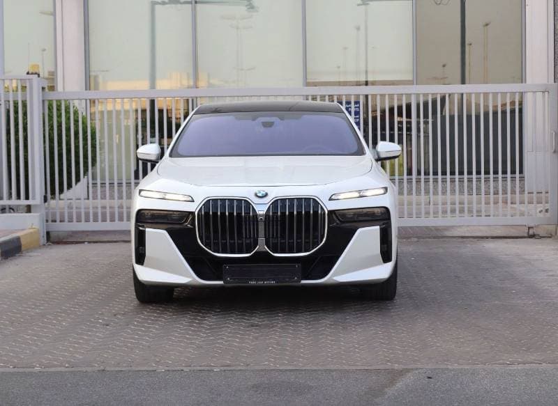 2023 BMW 735i M SPORT thumbnail 3