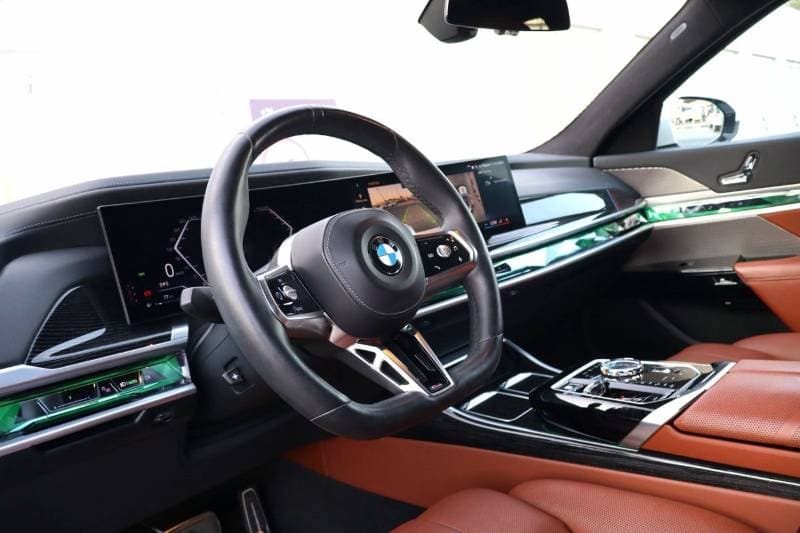 2023 BMW 735i M SPORT thumbnail 5