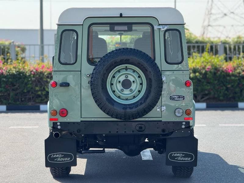 2016 Land Rover Defender 110 thumbnail 5