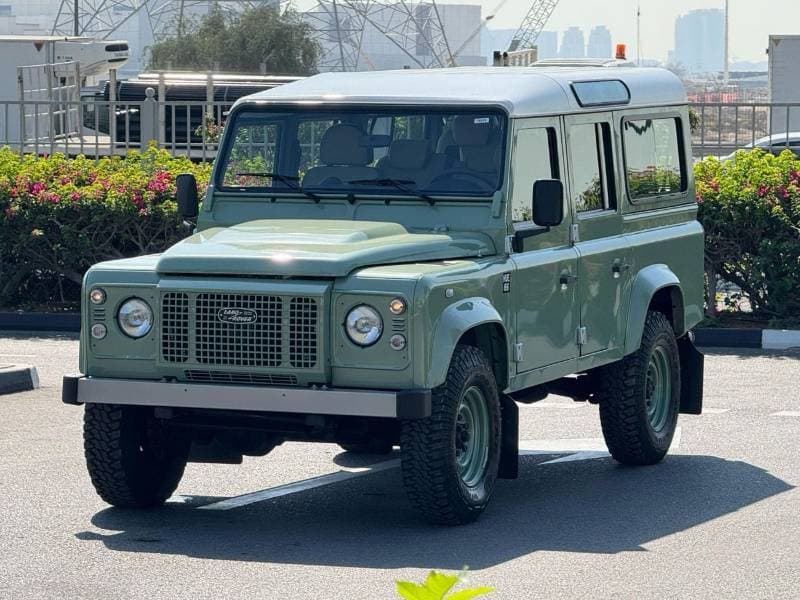 2016 Land Rover Defender 110 thumbnail 3