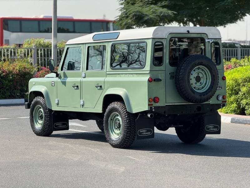 2016 Land Rover Defender 110 thumbnail 6