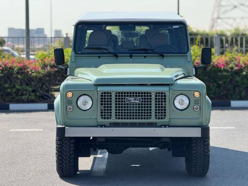 2016 Land Rover Defender 110 thumbnail 2