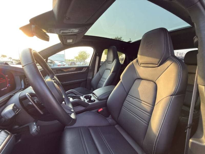 2023 Porsche Cayenne STANDARD thumbnail 4
