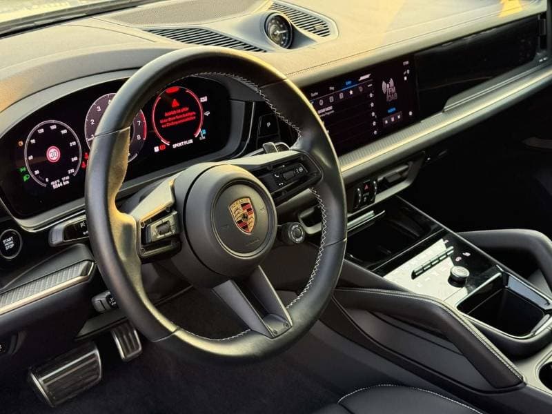2023 Porsche Cayenne STANDARD thumbnail 6