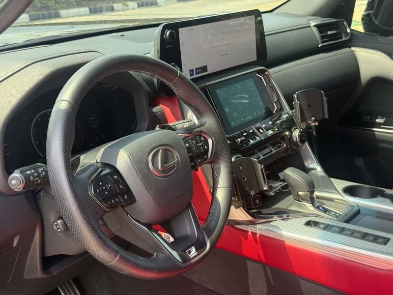 2025 Lexus LX700h F SPORT thumbnail 6