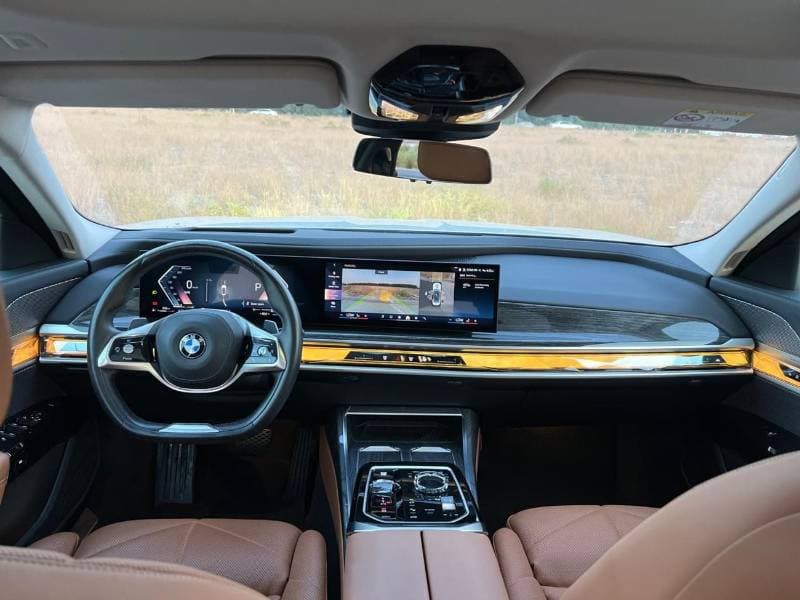2026 BMW 735i EXCELLENCE thumbnail 5