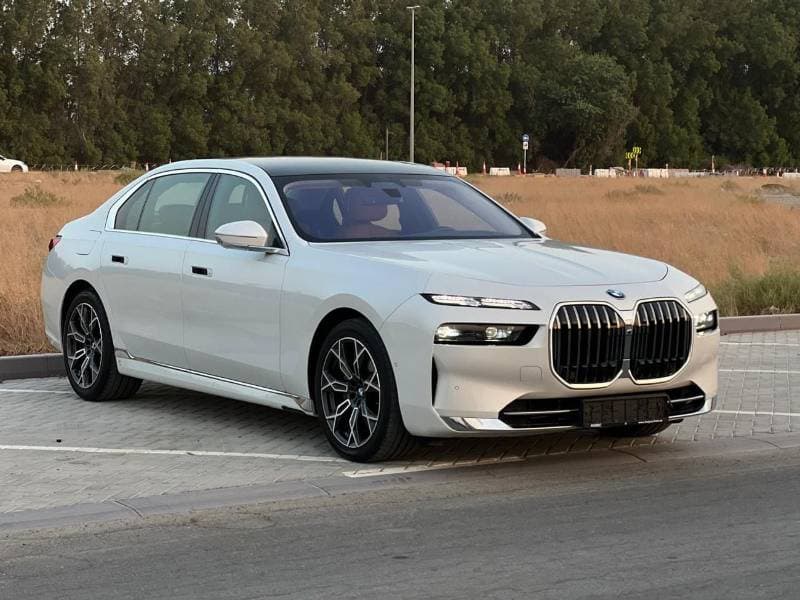 2026 BMW 735i EXCELLENCE thumbnail 3