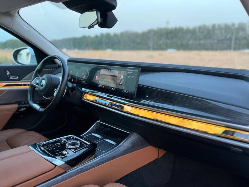 2026 BMW 735i EXCELLENCE thumbnail 7