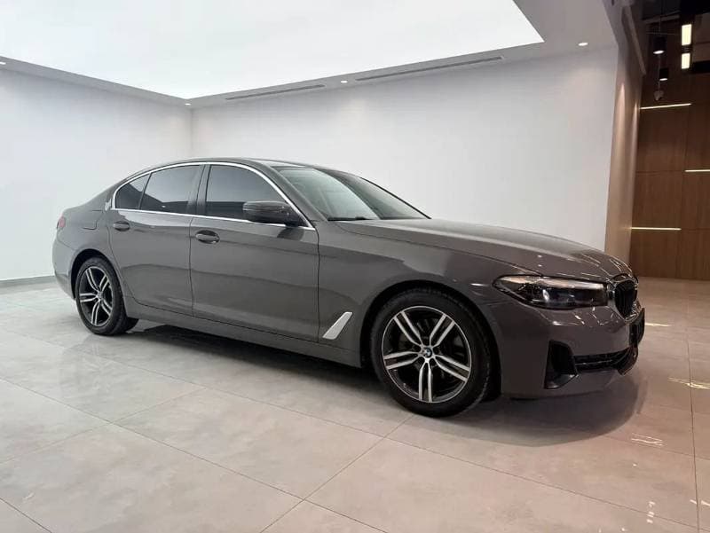 2021 BMW 520i JOY EDITION thumbnail 3