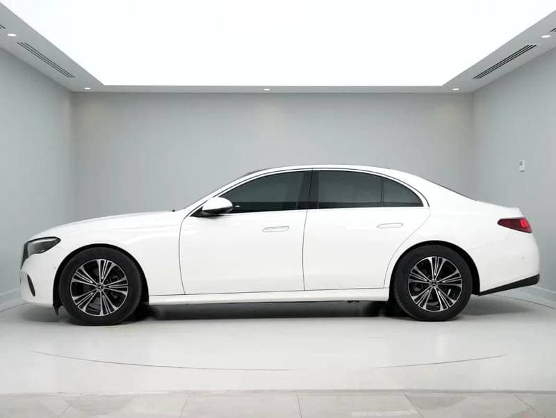 2024 Mercedes Benz E200 STANDARD thumbnail 2