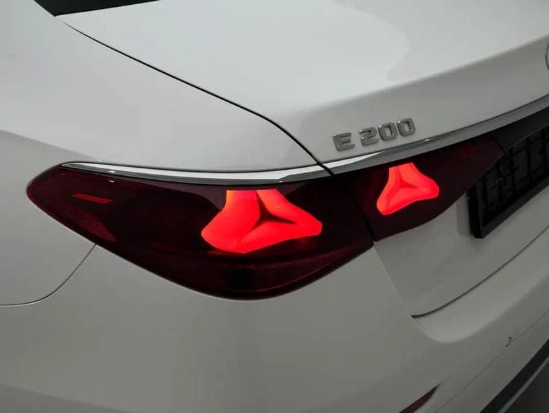 2024 Mercedes Benz E200 STANDARD thumbnail 8
