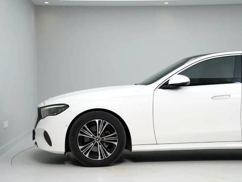 2024 Mercedes Benz E200 STANDARD thumbnail 3