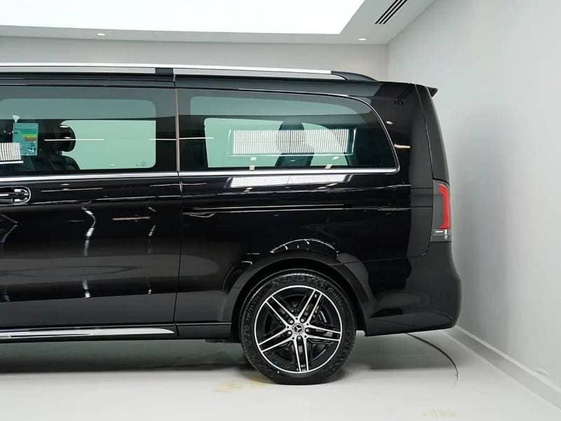 2026 Mercedes Benz V300 AVANTGARDE thumbnail 5