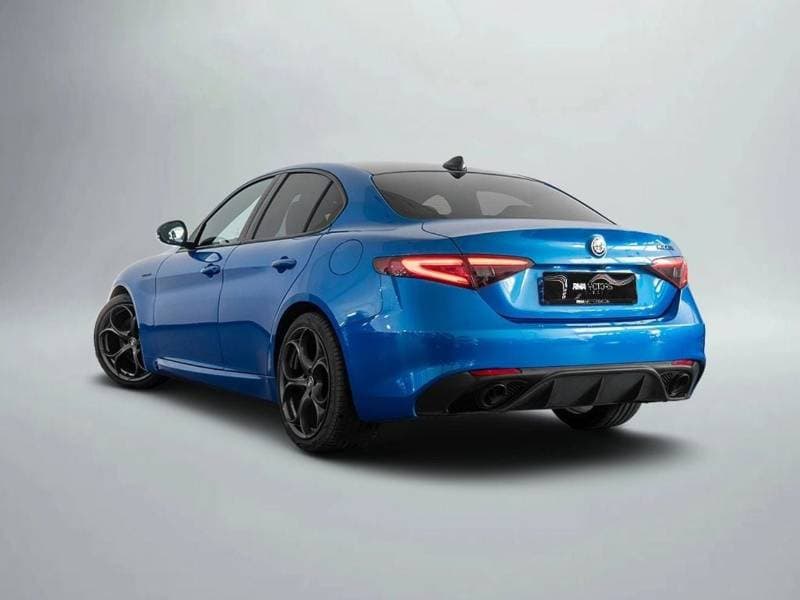2022 Alfa Romeo Giulia VELOCE thumbnail 2
