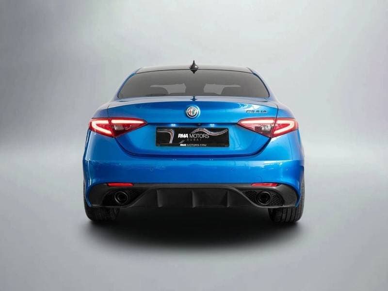2022 Alfa Romeo Giulia VELOCE thumbnail 4