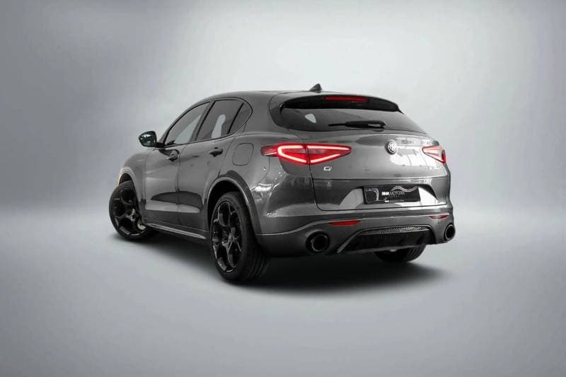 2023 Alfa Romeo Stelvio VELOCE thumbnail 2