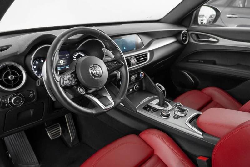 2023 Alfa Romeo Stelvio VELOCE thumbnail 6