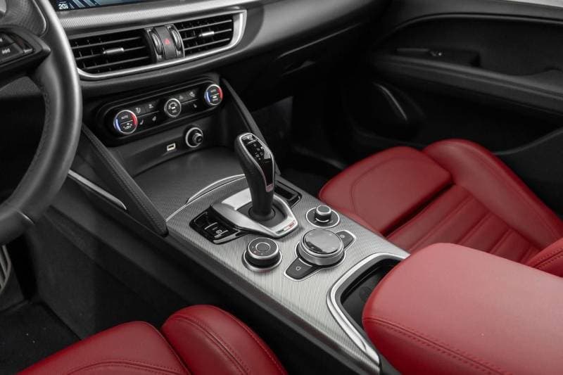 2023 Alfa Romeo Stelvio VELOCE thumbnail 8