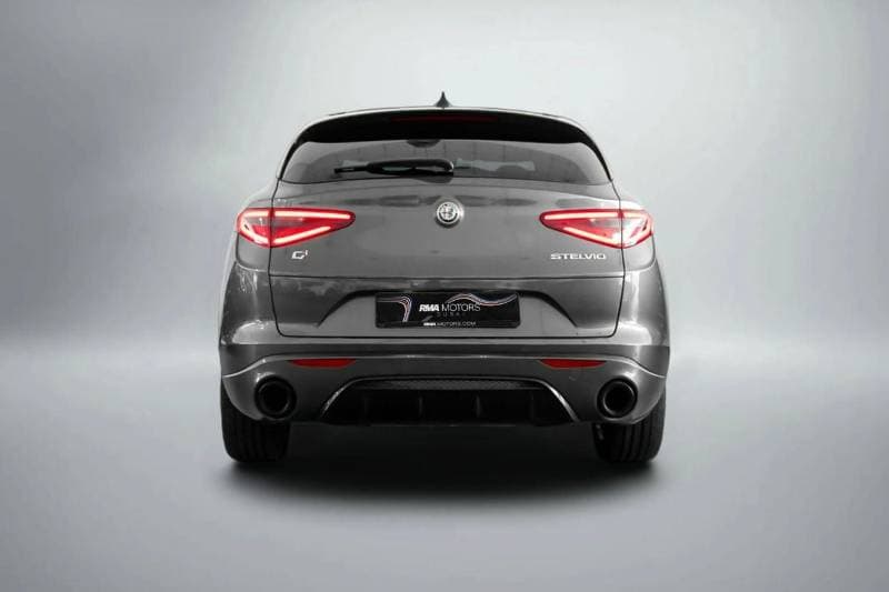 2023 Alfa Romeo Stelvio VELOCE thumbnail 4