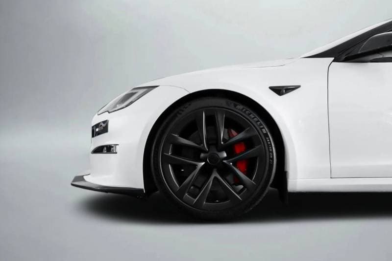 2023 Tesla Model S PLAID thumbnail 6