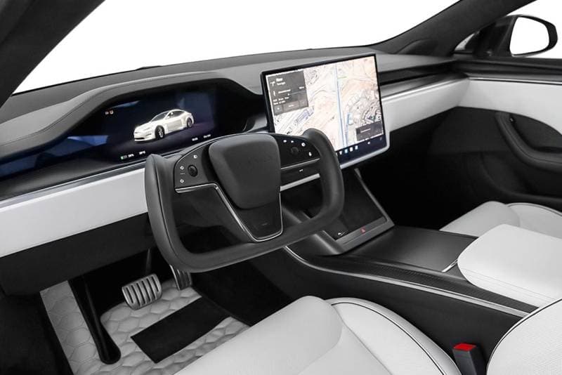 2023 Tesla Model S PLAID thumbnail 7