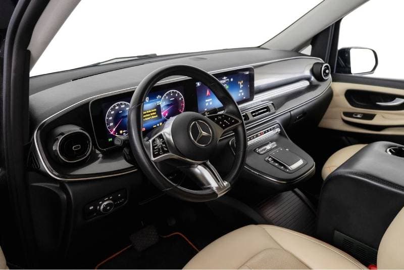 2025 Mercedes Benz V300 Standard thumbnail 7