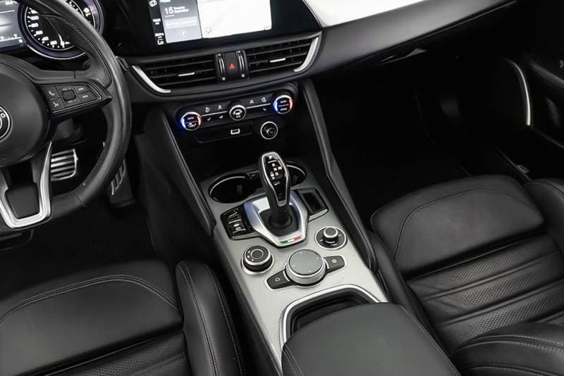 2023 Alfa Romeo Giulia VELOCE thumbnail 8