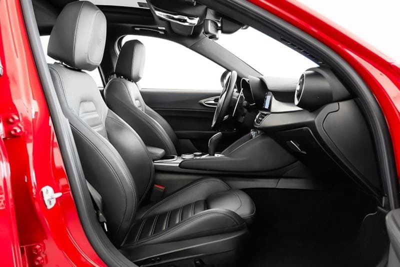 2023 Alfa Romeo Giulia VELOCE thumbnail 7