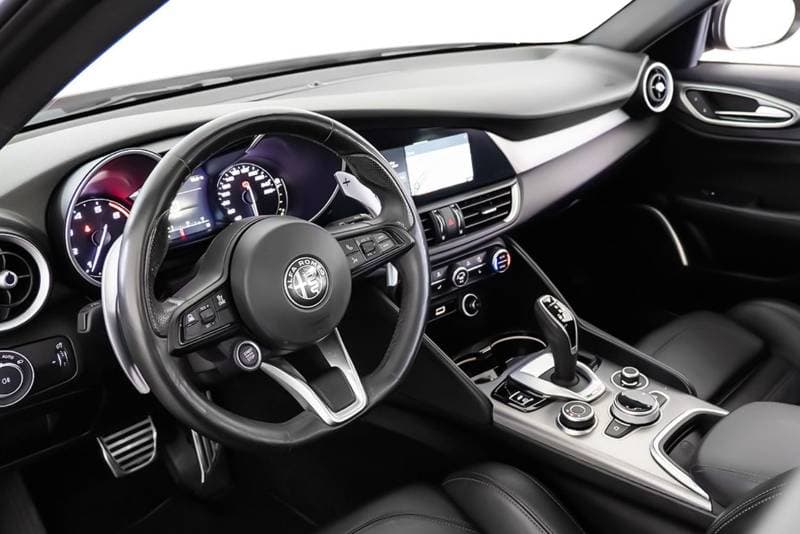 2023 Alfa Romeo Giulia VELOCE thumbnail 6