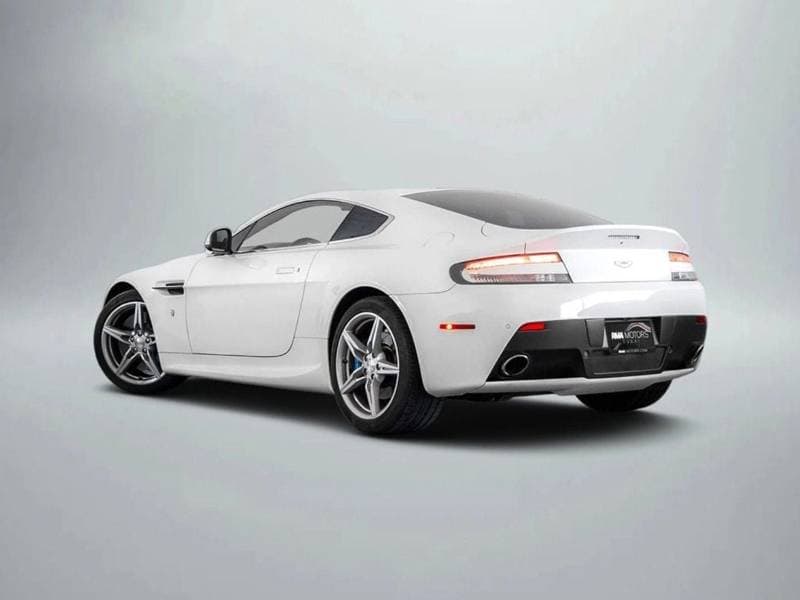 2016 Aston Martin Vantage Standard thumbnail 2