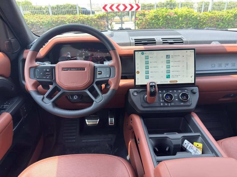 2026 Land Rover Defender thumbnail 6