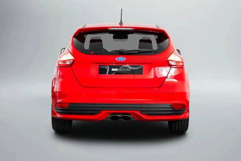 2017 Ford Focus ST thumbnail 4