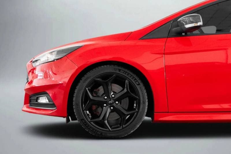 2017 Ford Focus ST thumbnail 6
