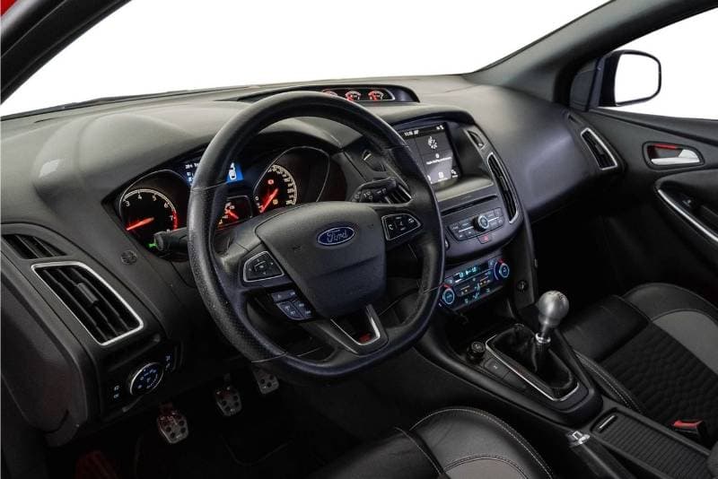 2017 Ford Focus ST thumbnail 7
