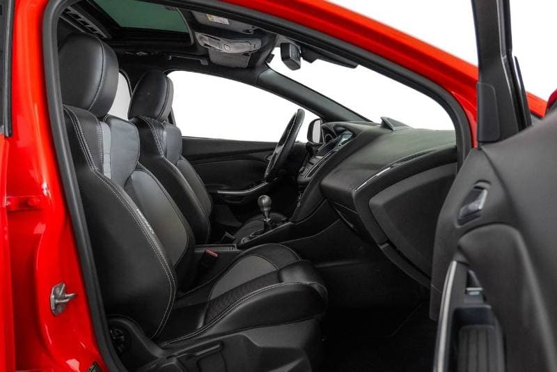 2017 Ford Focus ST thumbnail 8