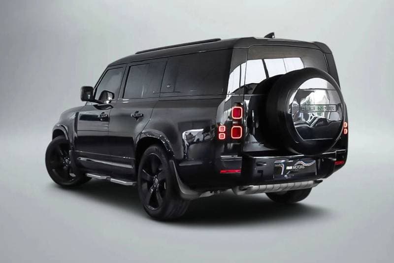 2023 Land Rover Defender 130 HSE P400 thumbnail 2