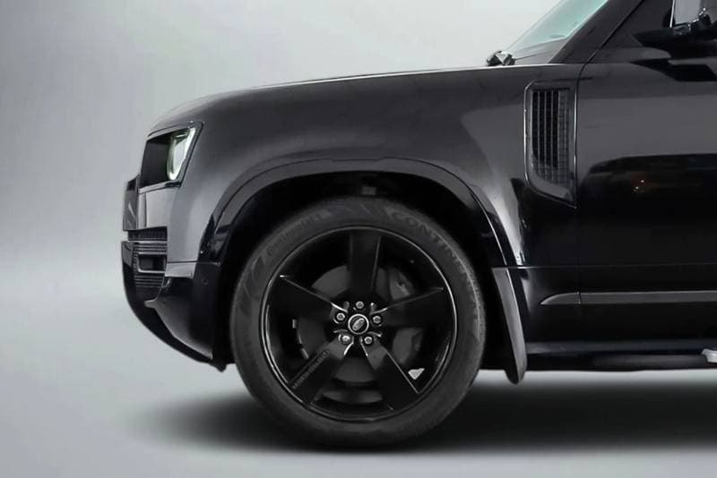 2023 Land Rover Defender 130 HSE P400 thumbnail 6