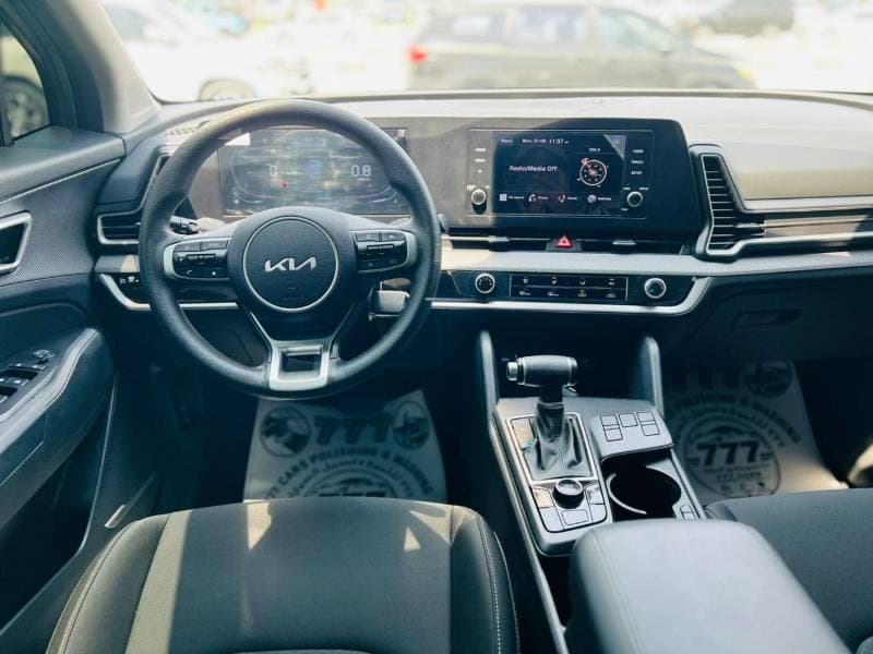 2024 Kia Sportage LX thumbnail 8