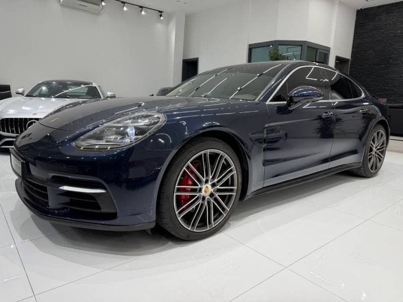 2017 Porsche Panamera 4S thumbnail 4