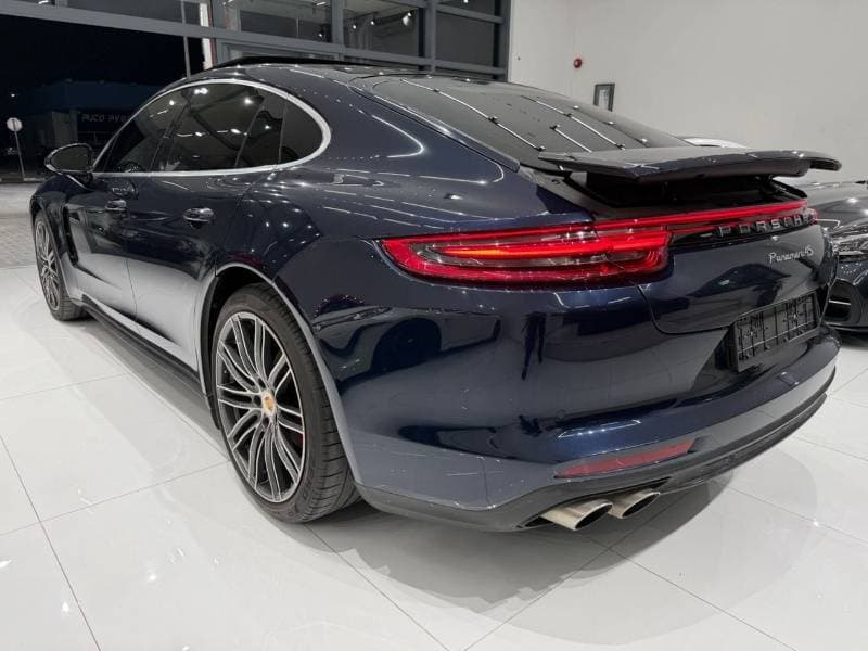 2017 Porsche Panamera 4S thumbnail 5