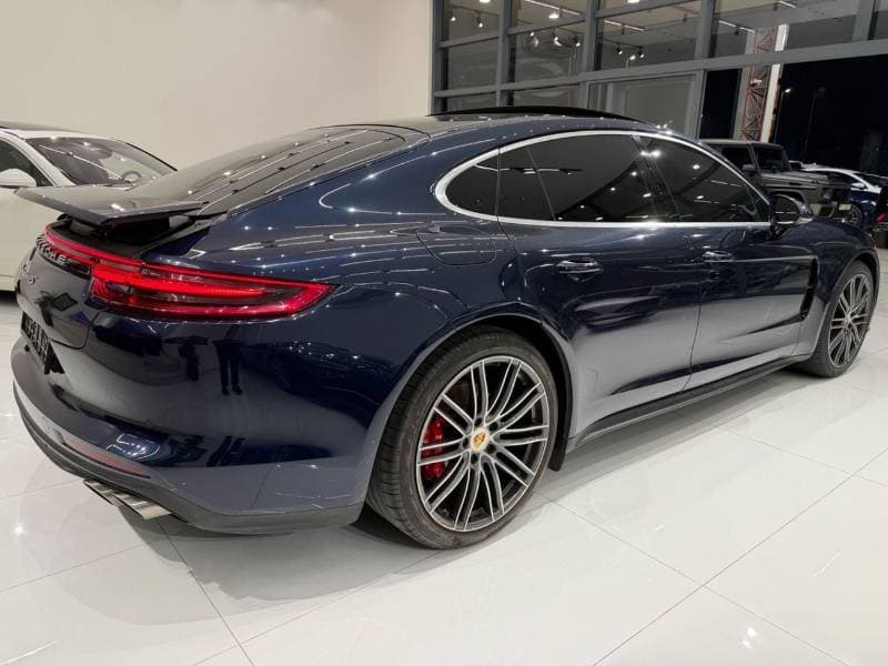2017 Porsche Panamera 4S thumbnail 6