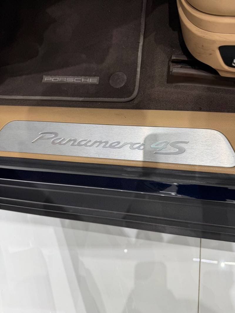 2017 Porsche Panamera 4S thumbnail 8