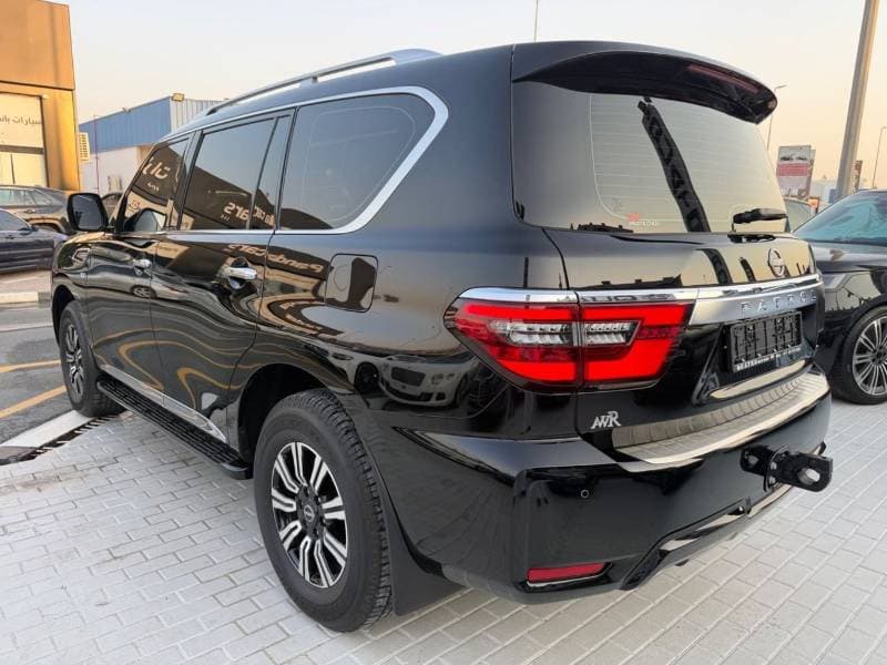 2024 Nissan Patrol SE TITANIUM thumbnail 5