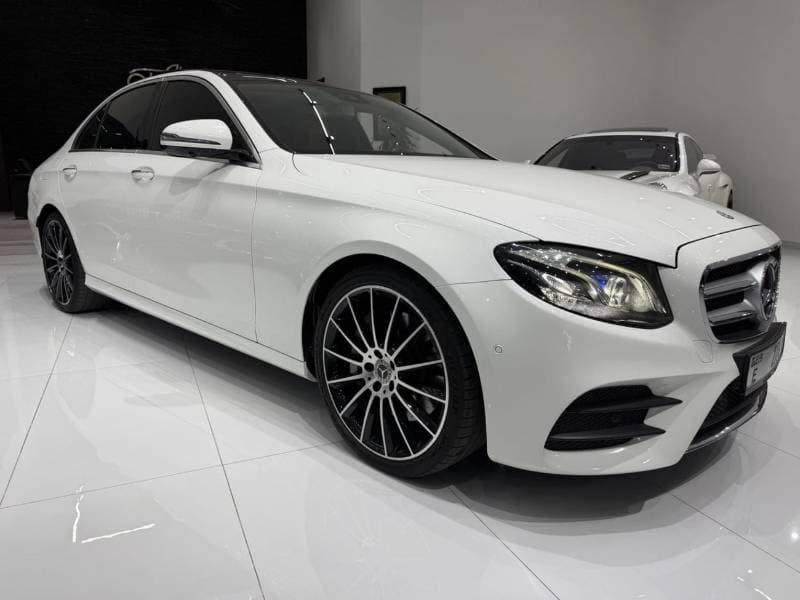 2020 Mercedes Benz E300 AMG thumbnail 3