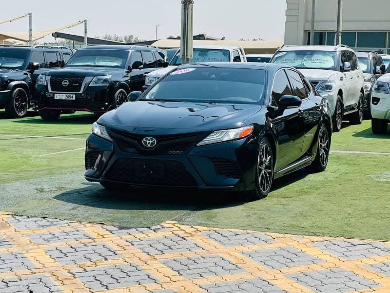 2018 Toyota Camry SE thumbnail 3